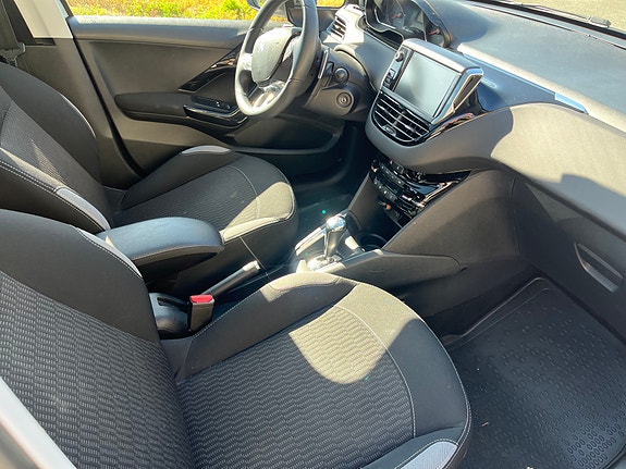 Peugeot 208 11 of 12