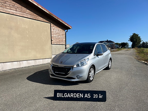 Peugeot 208 8 of 12