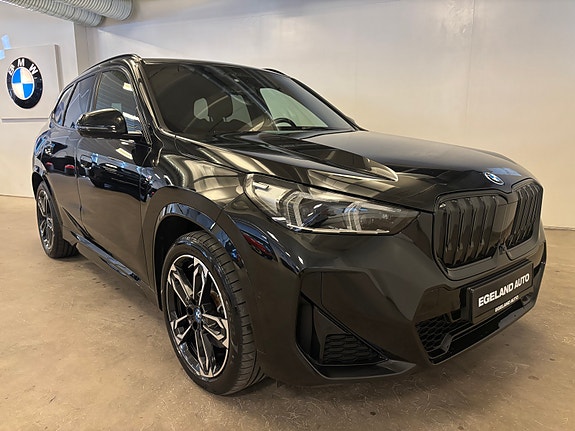 BMW iX1 8 of 30