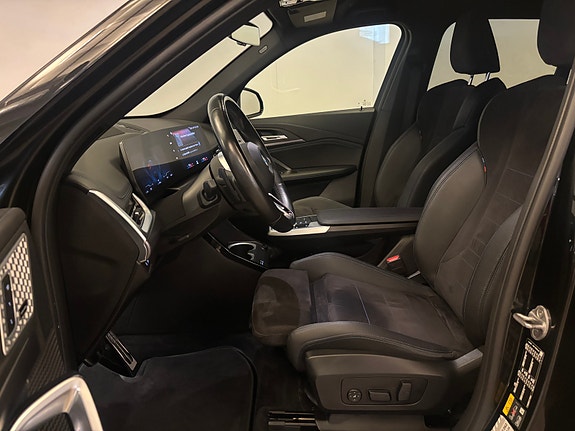 BMW iX1 10 of 30