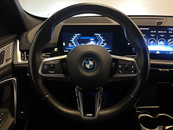 BMW iX1 12 of 30