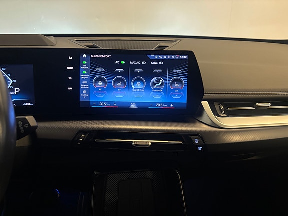 BMW iX1 18 of 30