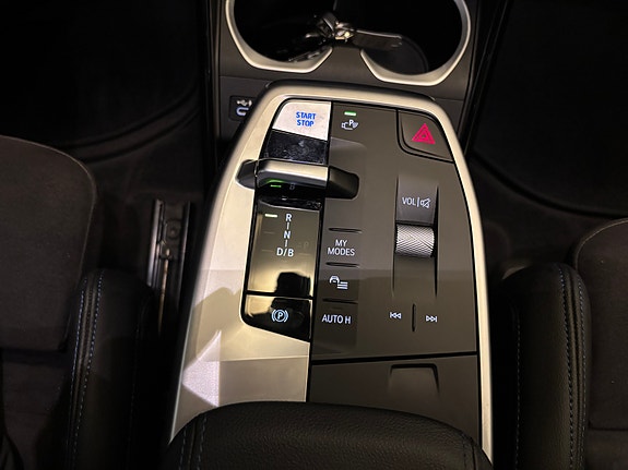 BMW iX1 27 of 30