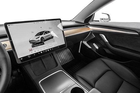 Tesla Model 3 11 of 30