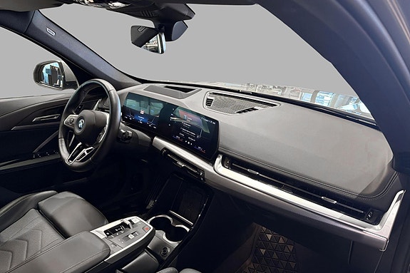 BMW iX1 13 of 20