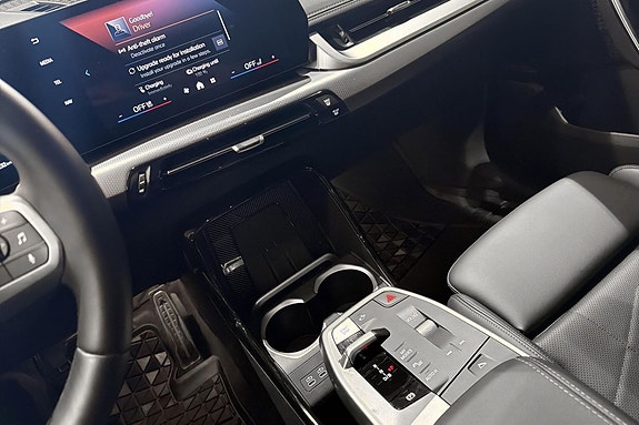 BMW iX1 10 of 20