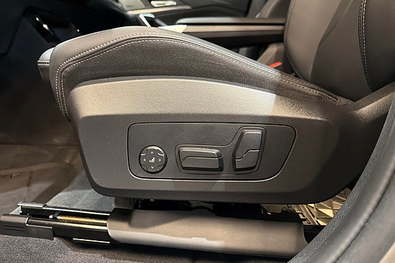 BMW iX1 17 of 20