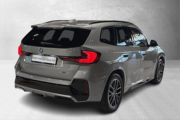 BMW iX1 4 of 20