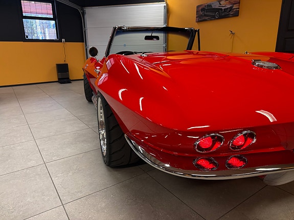 Chevrolet Corvette 5 of 30