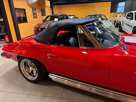Chevrolet Corvette 25 of 30