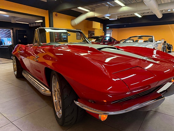 Chevrolet Corvette 9 of 30