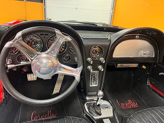 Chevrolet Corvette 16 of 30