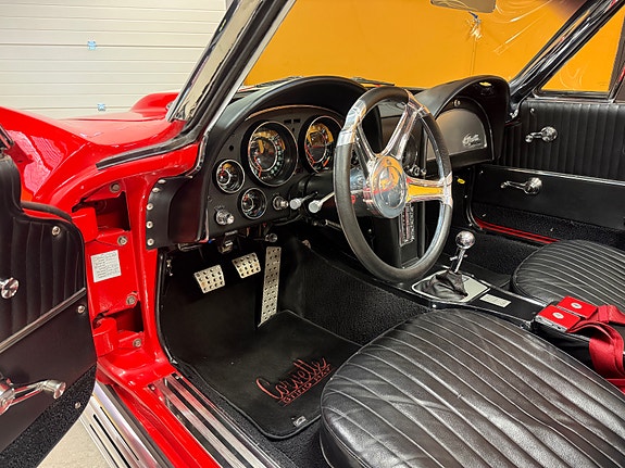 Chevrolet Corvette 15 of 30