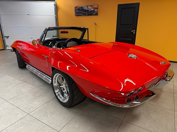 Chevrolet Corvette 3 of 30