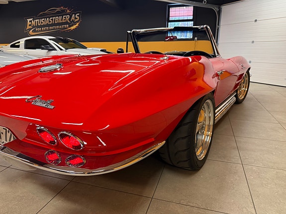 Chevrolet Corvette 6 of 30