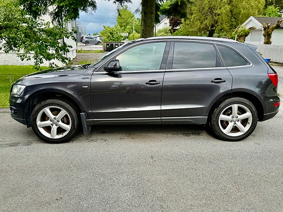 Audi Q5 2 of 17