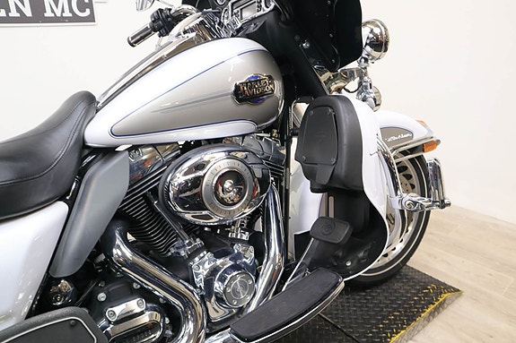 Harley-Davidson Electra Glide Ultra Classic 7 of 19