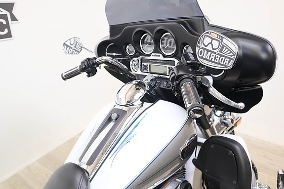 Harley-Davidson Electra Glide Ultra Classic 10 of 19