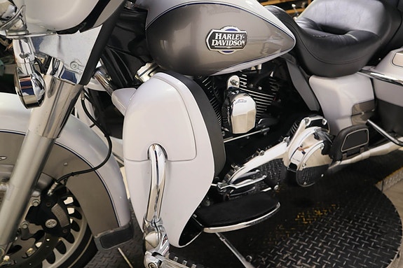 Harley-Davidson Electra Glide Ultra Classic 16 of 19