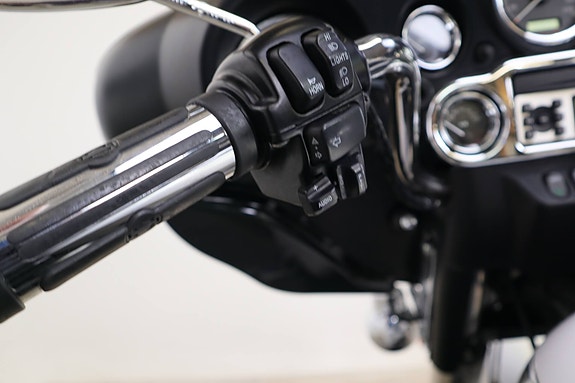 Harley-Davidson Electra Glide Ultra Classic 11 of 19