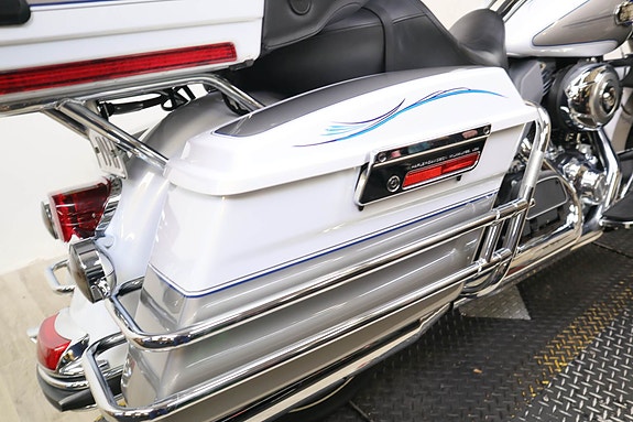 Harley-Davidson Electra Glide Ultra Classic 15 of 19