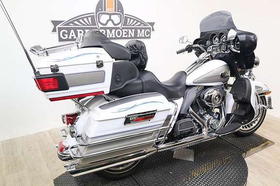 Harley-Davidson Electra Glide Ultra Classic 13 of 19