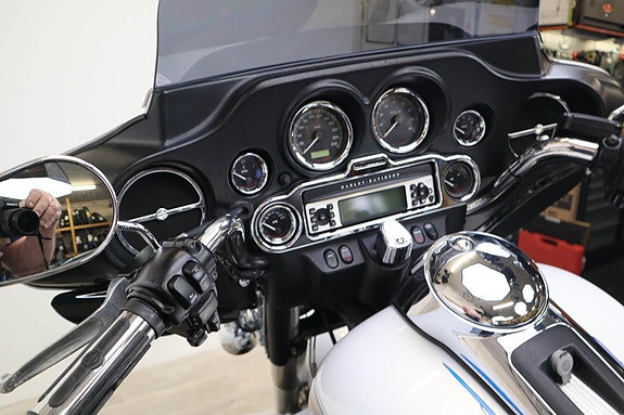 Harley-Davidson Electra Glide Ultra Classic 8 of 19