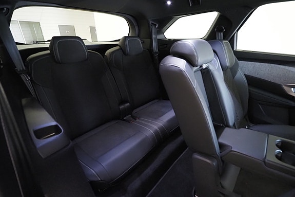 Peugeot e-5008 17 of 30