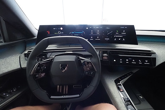 Peugeot e-5008 25 of 30