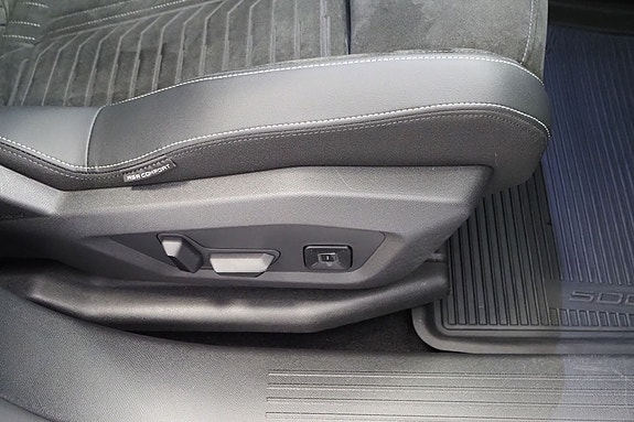 Peugeot e-5008 14 of 30