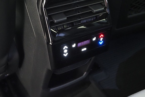 Peugeot e-5008 24 of 30