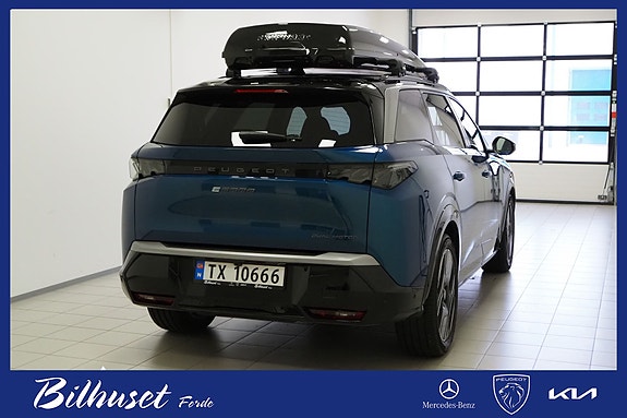 Peugeot e-5008 3 of 30