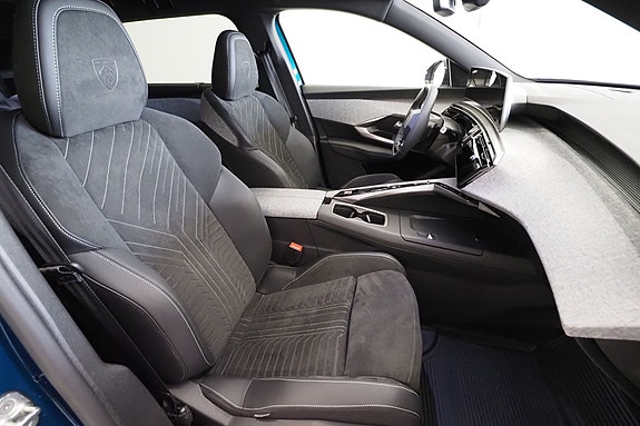Peugeot e-5008 13 of 30