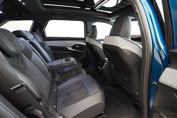 Peugeot e-5008 15 of 30