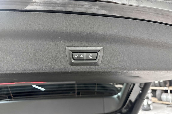 BMW iX1 20 of 28