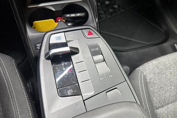 BMW iX1 15 of 28