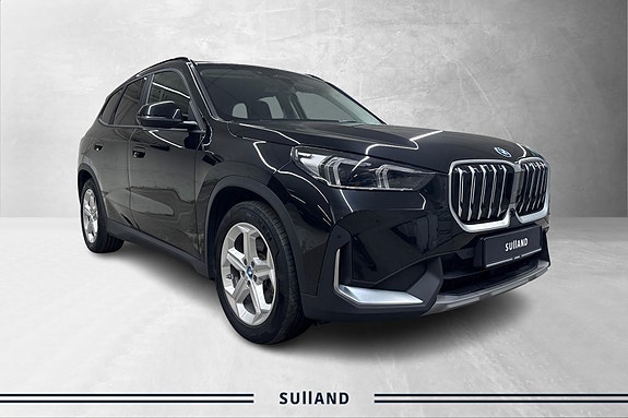 BMW iX1 7 of 28