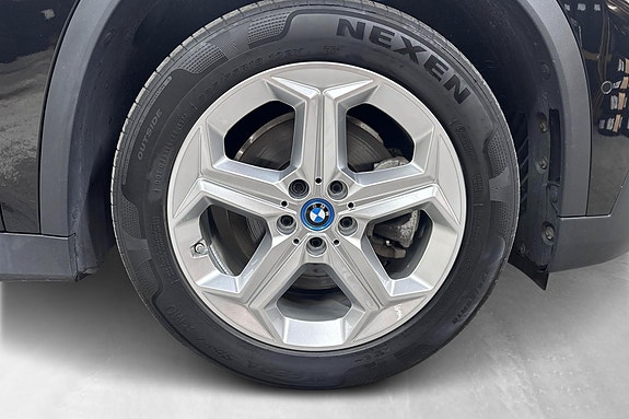 BMW iX1 19 of 28