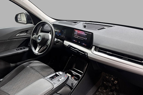 BMW iX1 16 of 28
