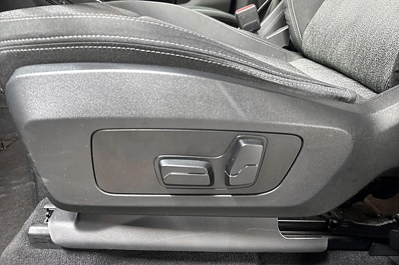 BMW iX1 22 of 28