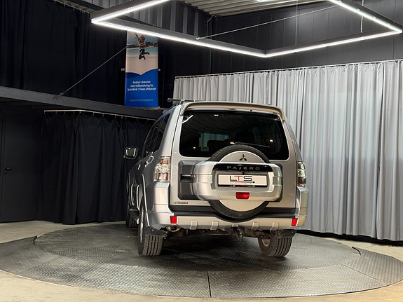 Mitsubishi Pajero 13 of 30