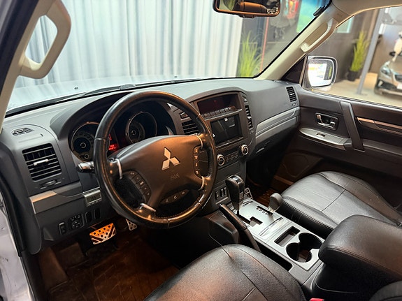 Mitsubishi Pajero 30 of 30