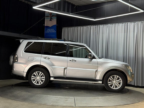 Mitsubishi Pajero 19 of 30