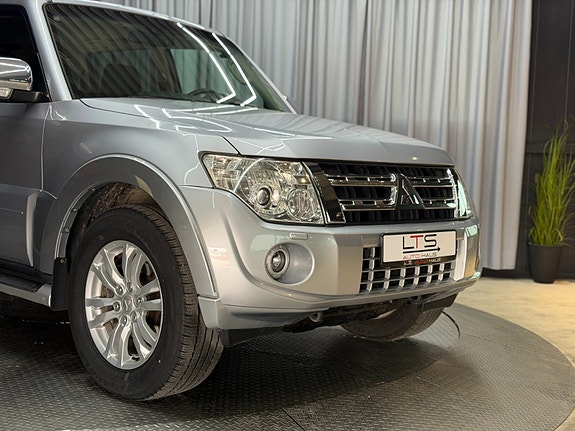 Mitsubishi Pajero 27 of 30