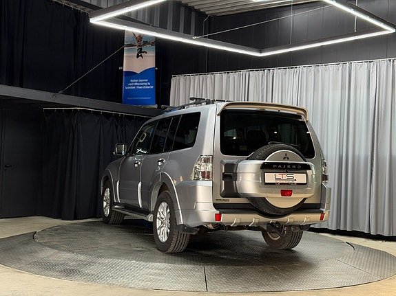 Mitsubishi Pajero 12 of 30