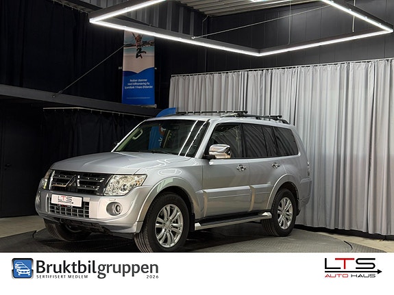 Mitsubishi Pajero 4 of 30