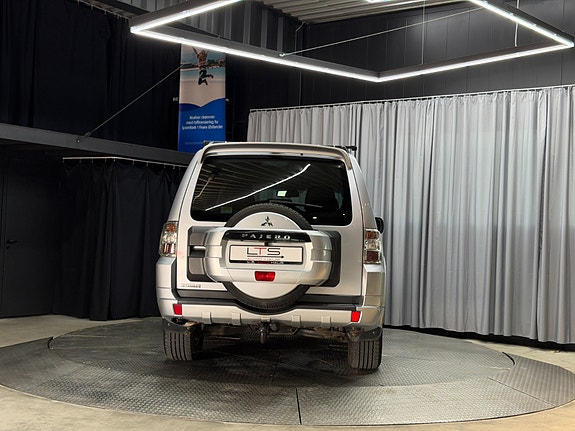 Mitsubishi Pajero 14 of 30
