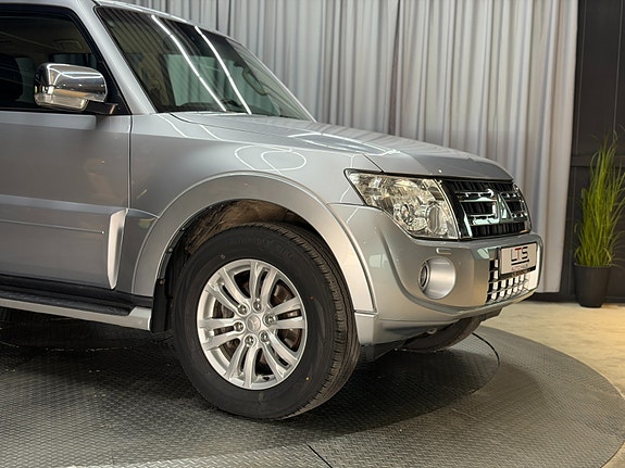 Mitsubishi Pajero 26 of 30