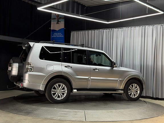 Mitsubishi Pajero 17 of 30