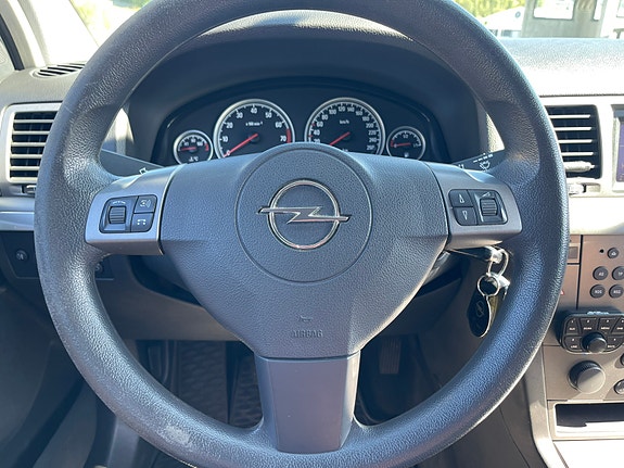 Opel Vectra 23 of 29